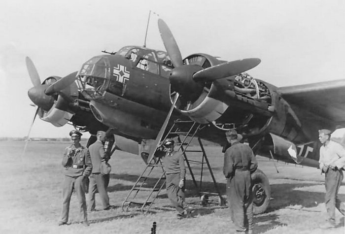 Ju_88_D_3.F-22_June_1941[1].jpg
